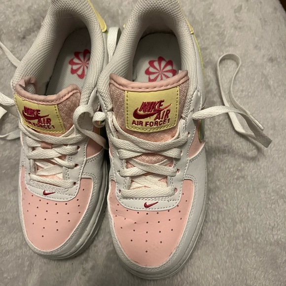 Nike Air Force 1 - Picture 6 of 9